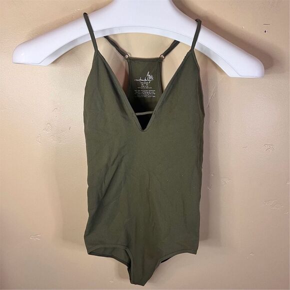 Free People Movement Move Along Olive‎ Green Ribbed Cutout Bodysuit Size M/L - Picture 1 of 4